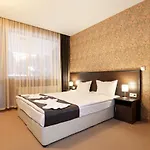 Otel Paradise 3*