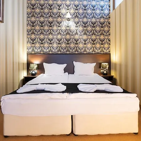 Paradise Hotel